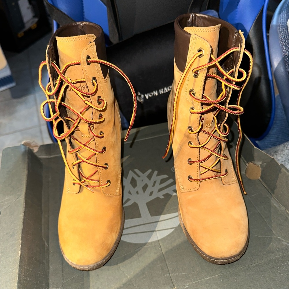 Timblerland Womens High Heeled Boots 7.5 Wheat Color